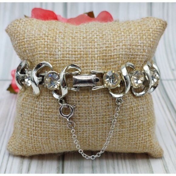 Beautiful Vintage CORO Silver Tone Swirl Crystal Link Bracelet Safety Chain 7" - Picture 4 of 11